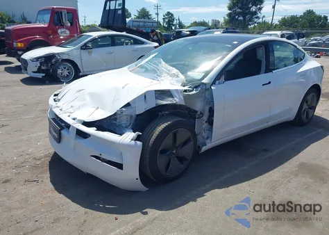 2019 Tesla Model 3 Long Range/Mid Range/Standard Range/Standard Range Plus z USA, uszkodzony, nr VIN 5YJ3E1EA1KF449472